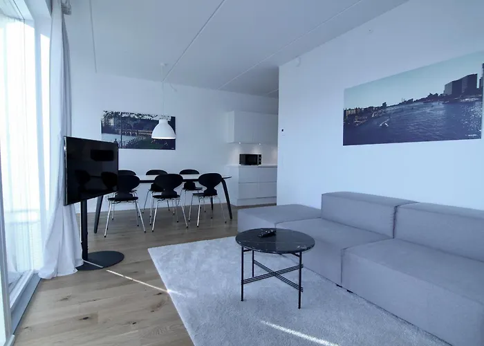 Fantastic 3-Bed Wbalcony In North Harbour